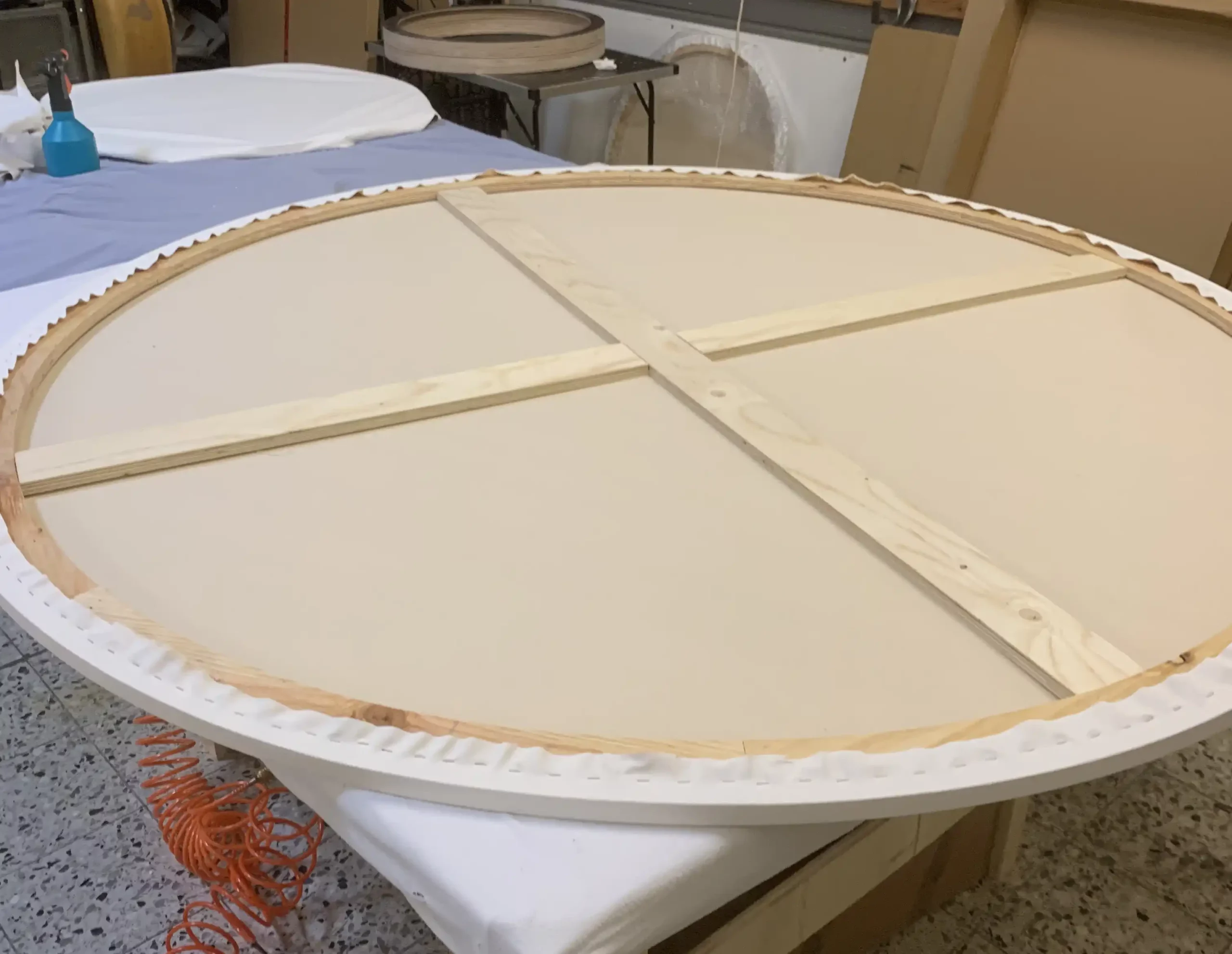 Runde Leinwand 150 cm mit Mittelkreuz
