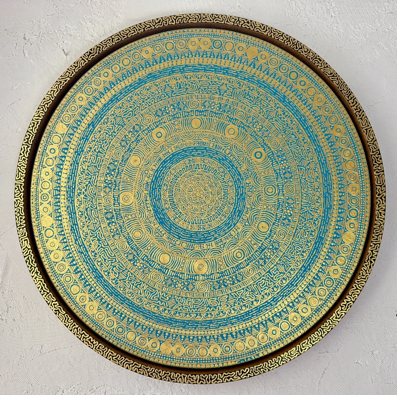 Goldenes Gemälde auf runder Leinwand von Matthias Eule