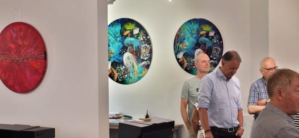 Rundes Gemälde in der Ausstellung