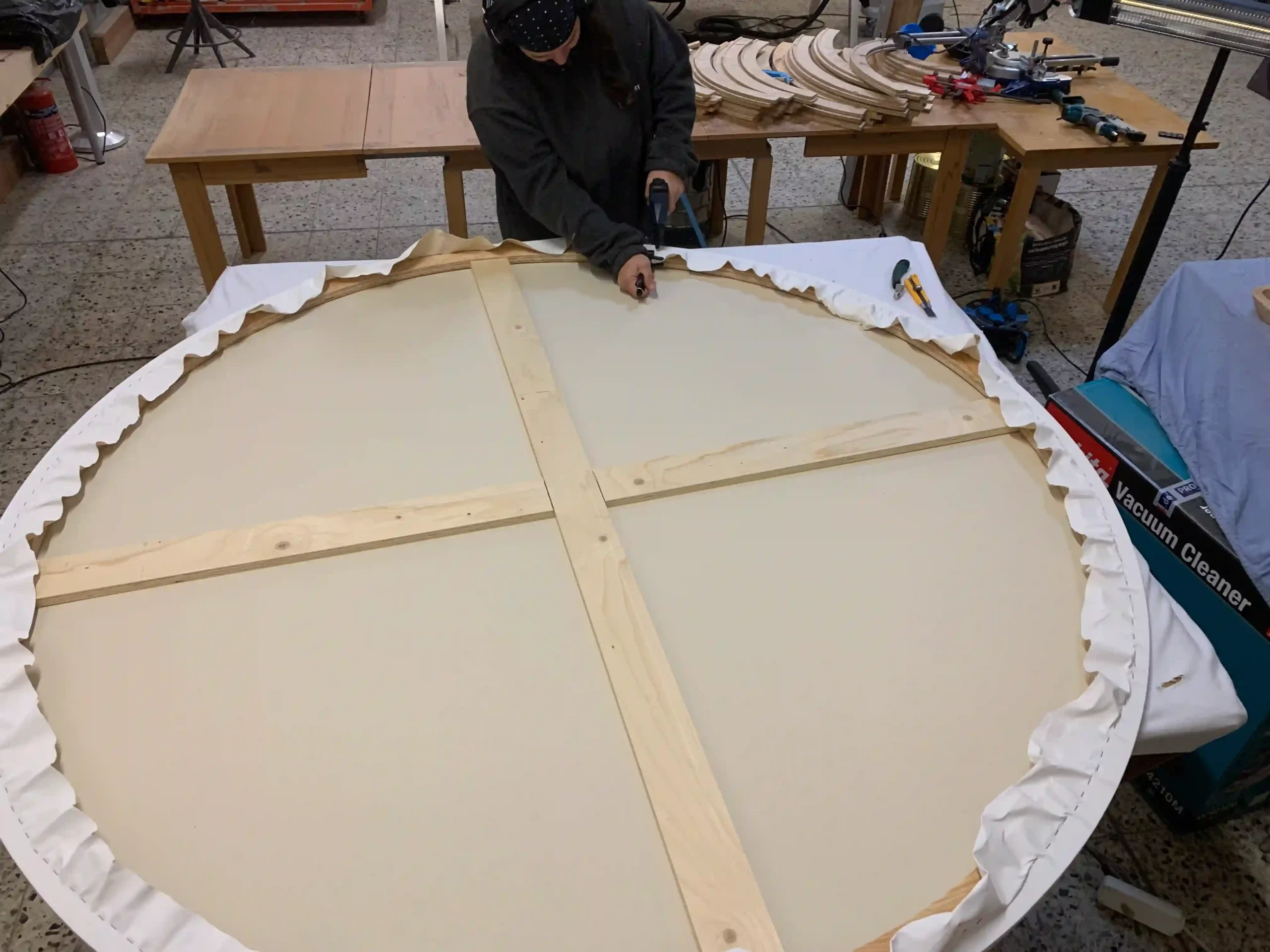 Große runde Leinwand 180 cm aus der Werkstatt